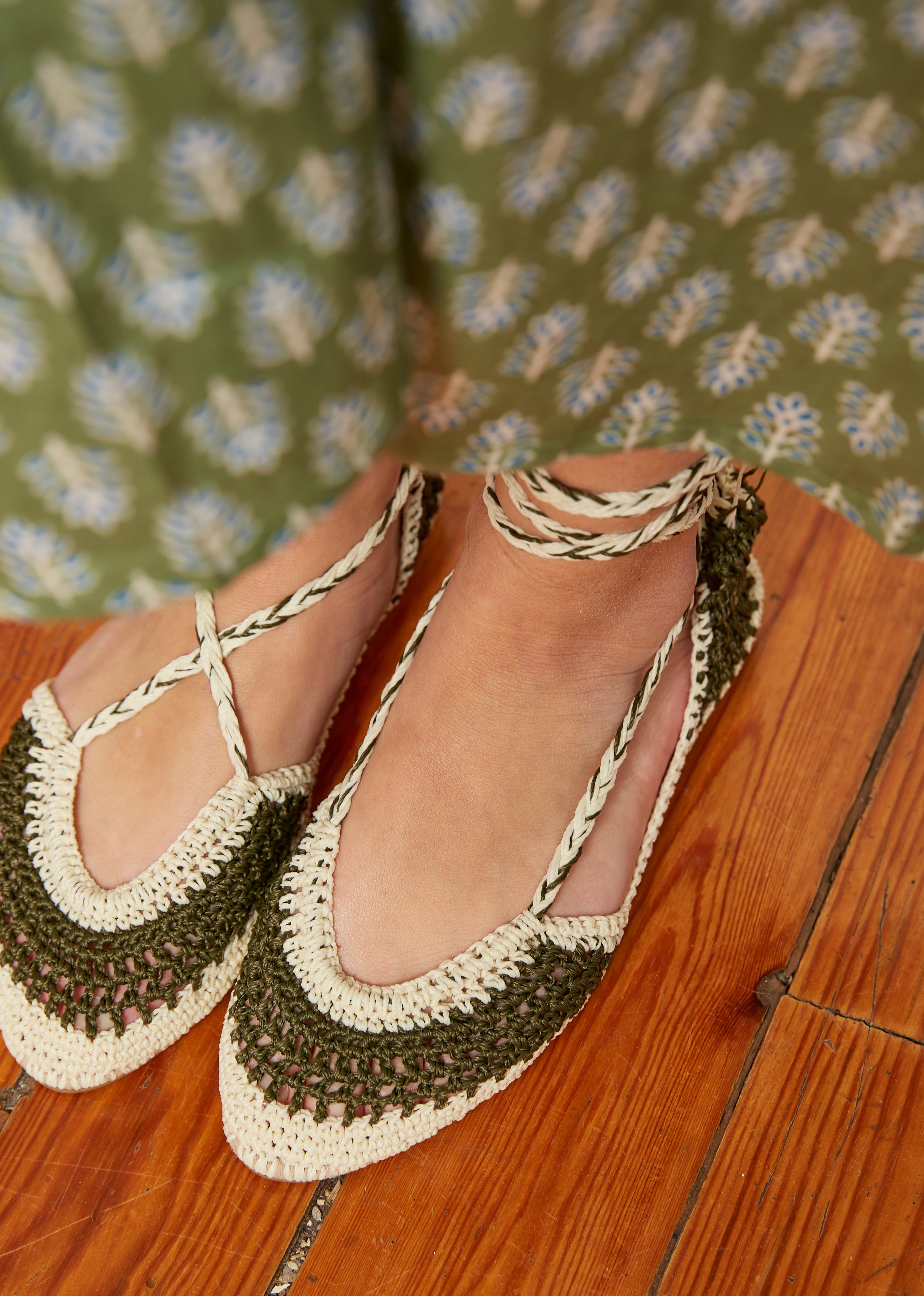 BAILARINAS CROCHET MEXICANAS KAKI