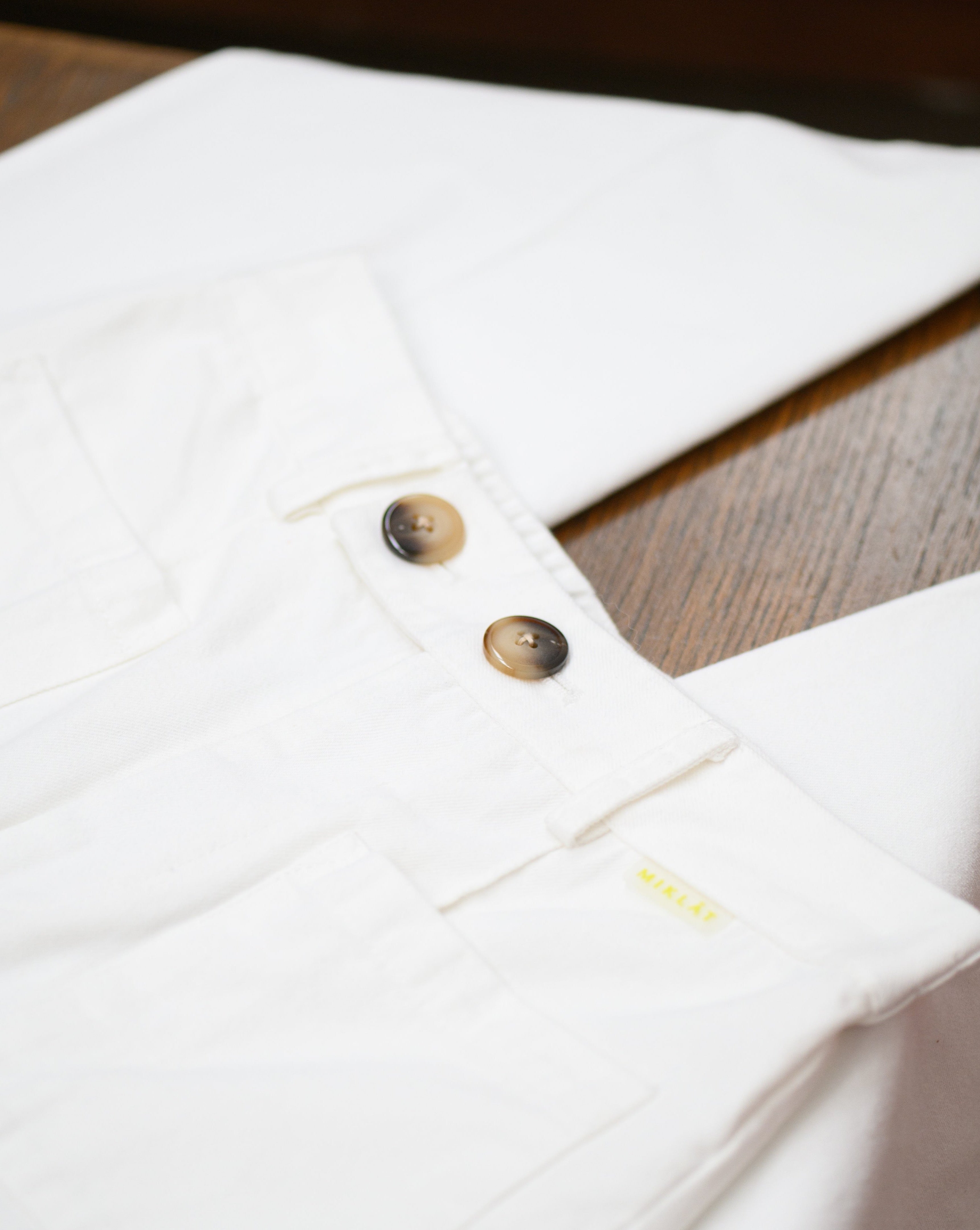 PANTALÓN BOLSILLOS DENIM BLANCO