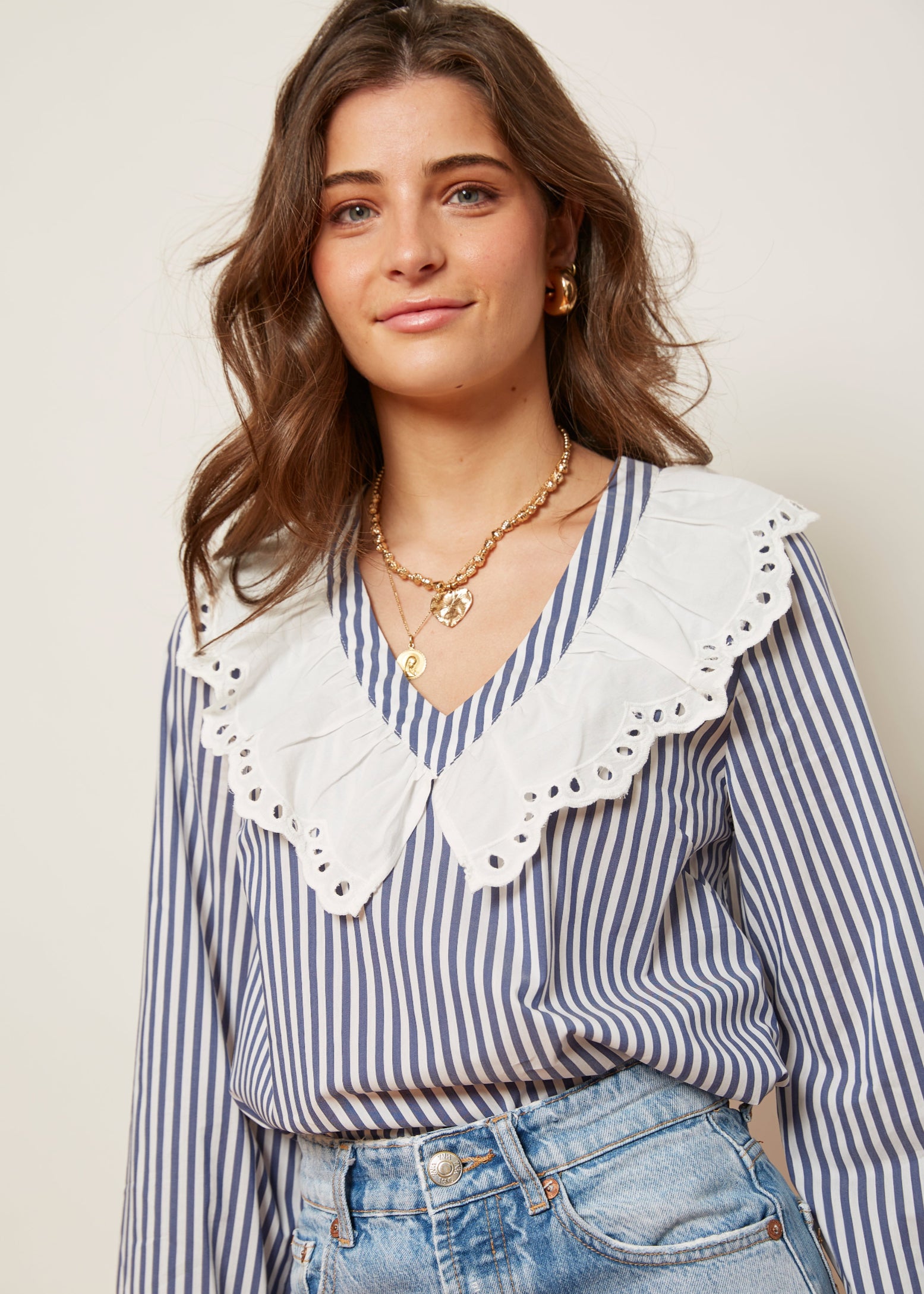blusa ayas azules cuello blanco