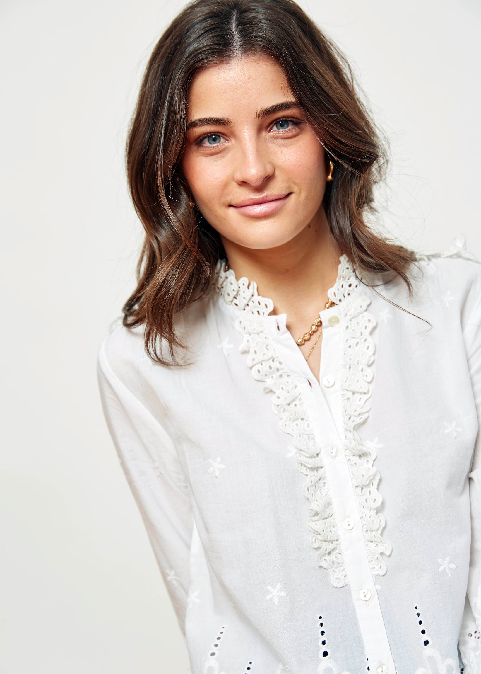 blusa blanca bordados