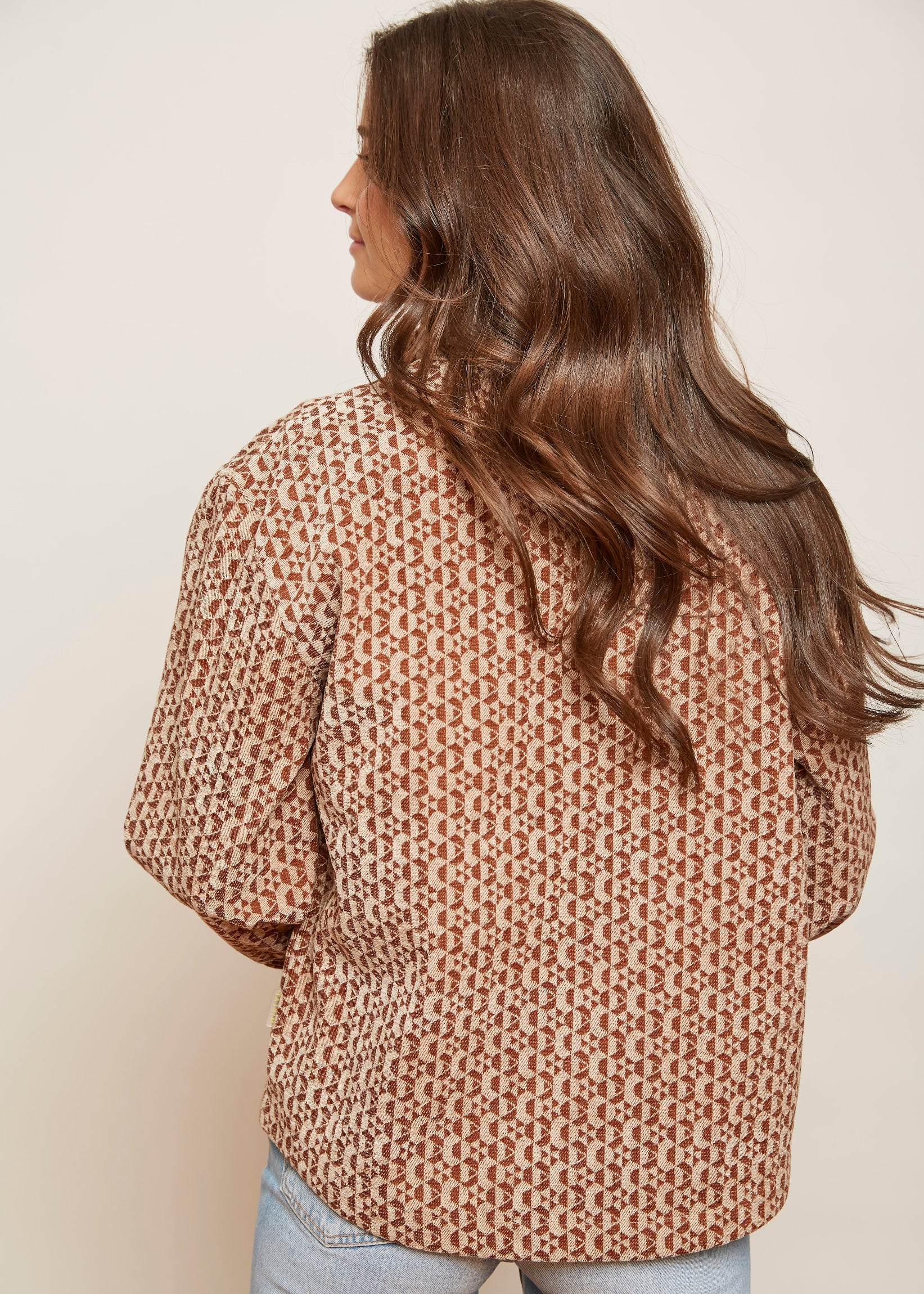 chaqueta camel étnica volantes