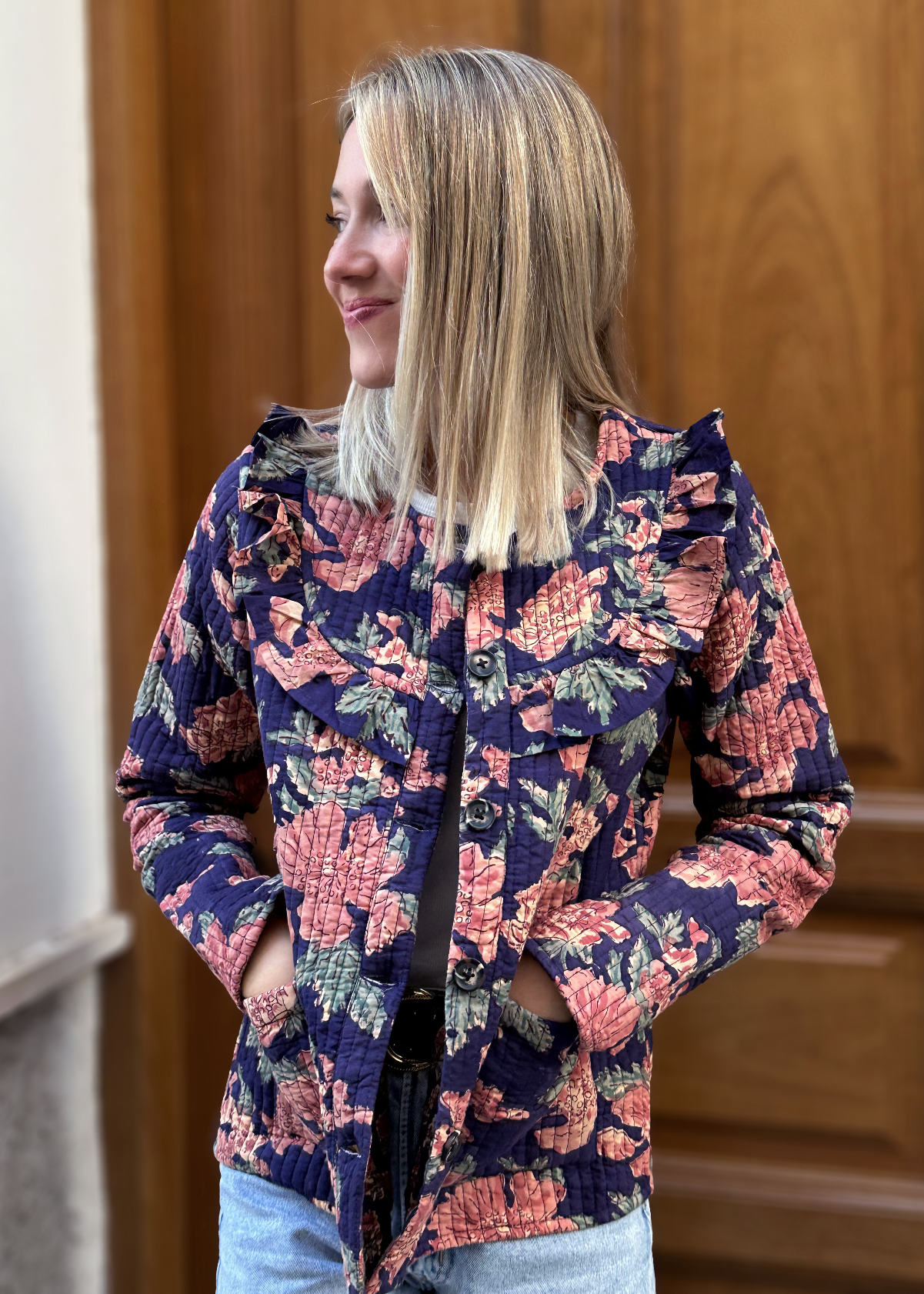 chaqueta floral azul marino