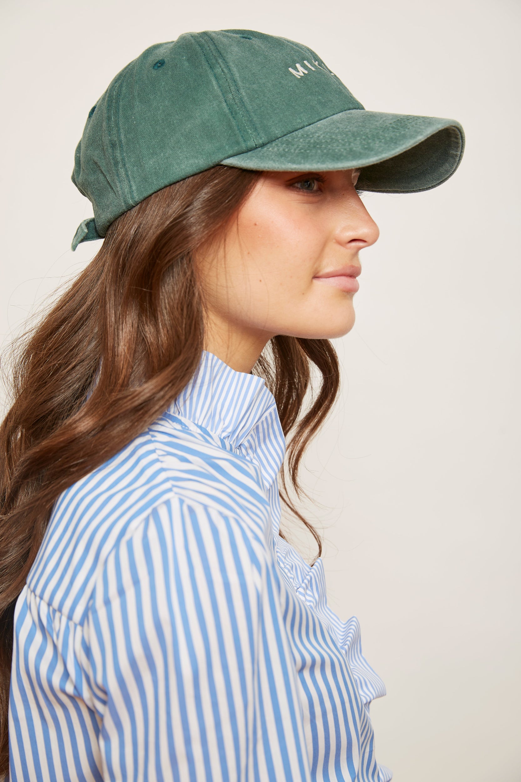 gorra miklat logo