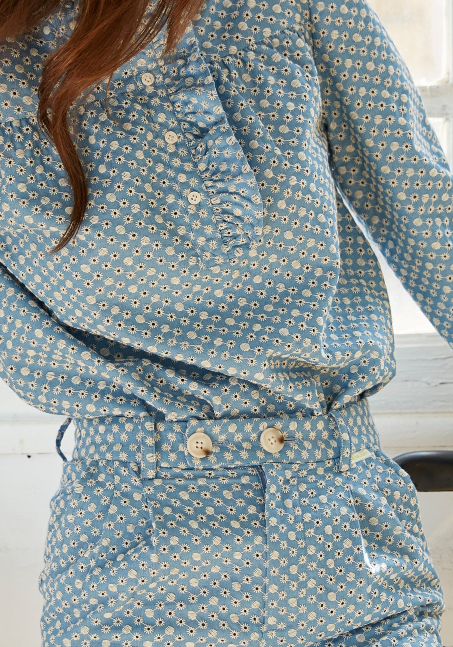 pantalon bordado azul denim botones