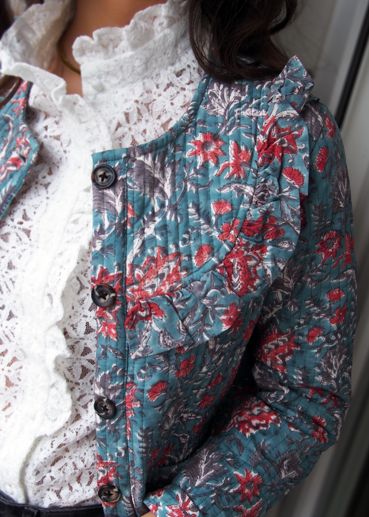 volante chaqueta acolchada turquesa