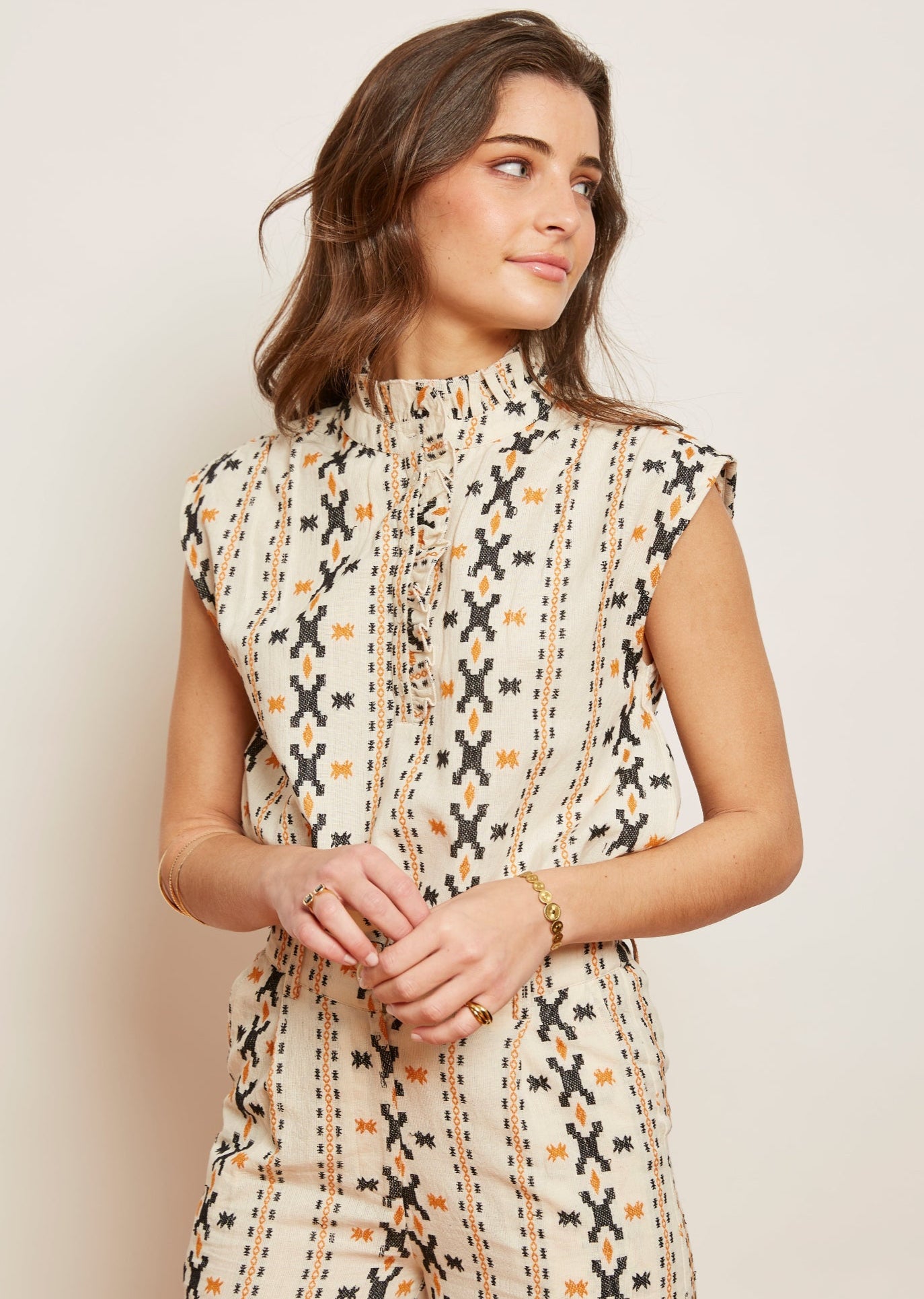 blusa bordada algodón sin mangas